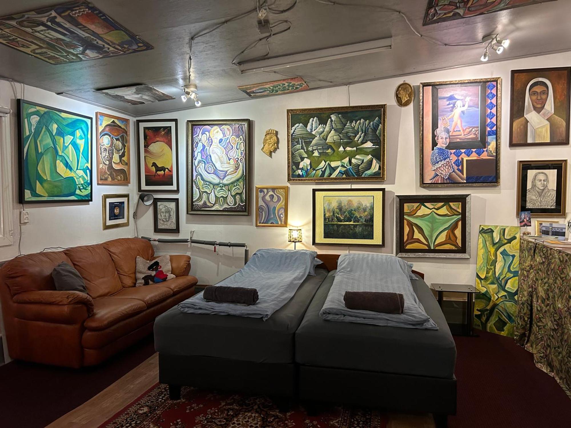 Brimarsbrú sleep inn-art Gallery Njarthvik Eksteriør bilde